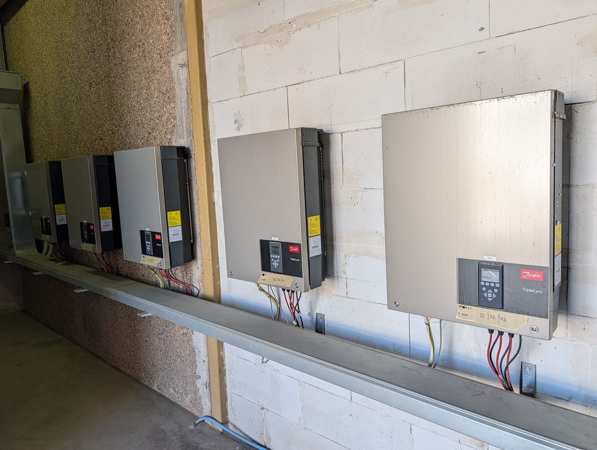 Inverter Danfoss TripleLynx con etichette di falda e stringhe